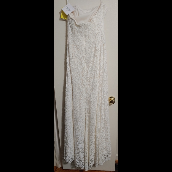 NWT! Strapless Ivory Lace Wedding Gown - Picture 9 of 9